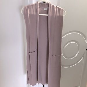 Mauve sleeveless cardigan from Simons
